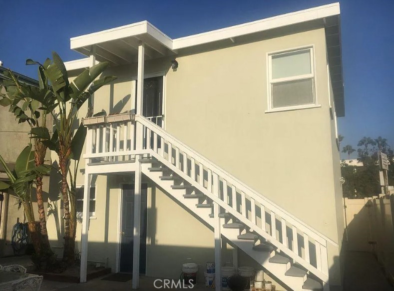 522 Clubhouse Avenue, Unit 1/2 Newport Beach, CA 92663 - Photo 2 of 8 a balcony view with a clock on walls