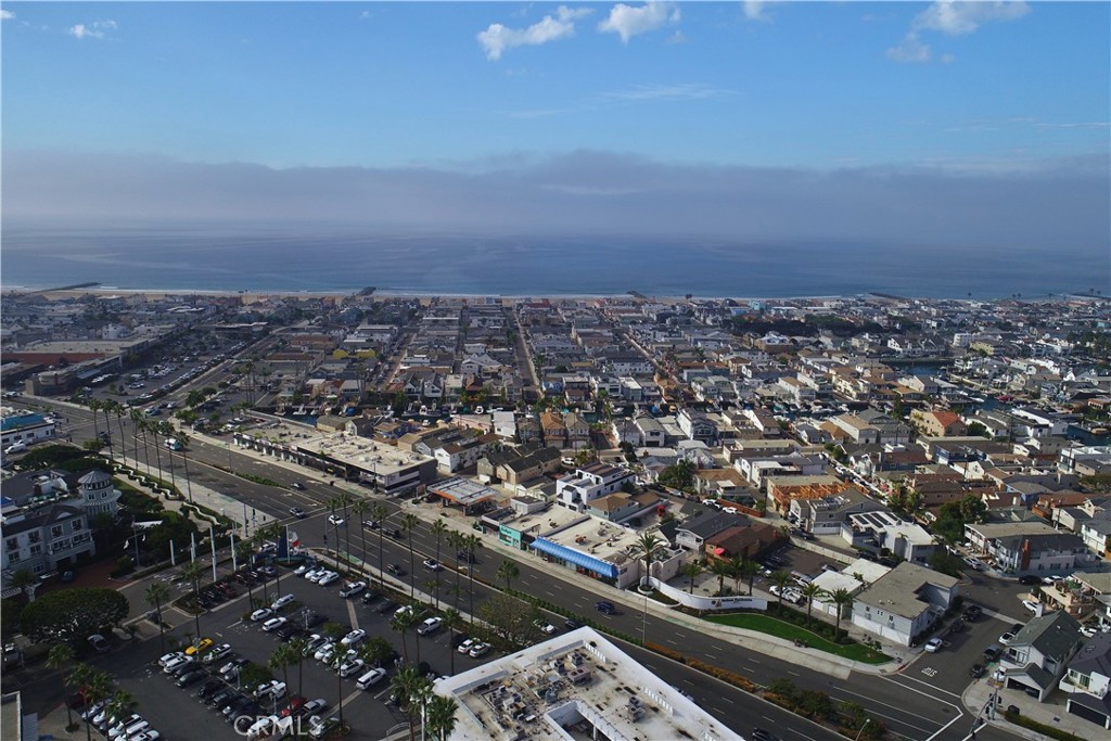 522 Clubhouse Avenue, Unit 1/2 Newport Beach, CA 92663 - Photo 5 of 8 an aerial view of multiple house