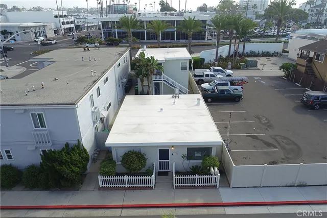 $3,500 | 522 Clubhouse Avenue, Unit 1/2, Newport Beach, CA 92663