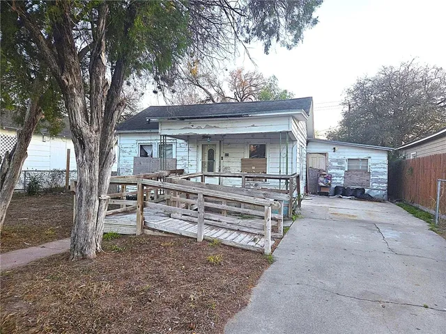 $49,000 | 515 East Henrietta Avenue, Kingsville, TX 78363