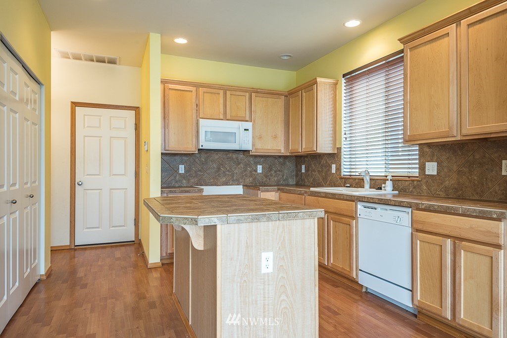 20123 84th Place Northeast Bothell, WA 98011 - Photo 6 of 24 Gallery Image 6