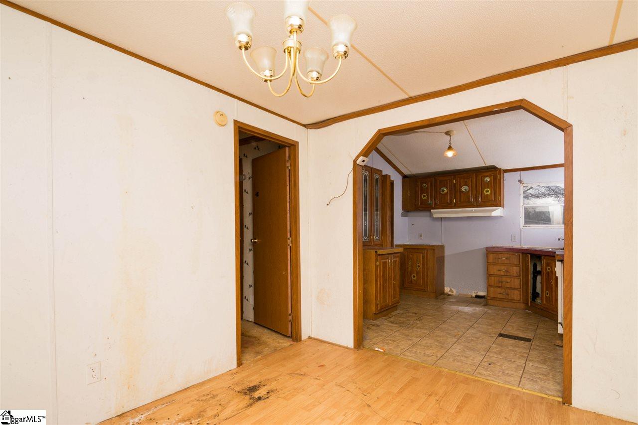 1104 Fairview Road Simpsonville, SC 29680 - Photo 10 of 26