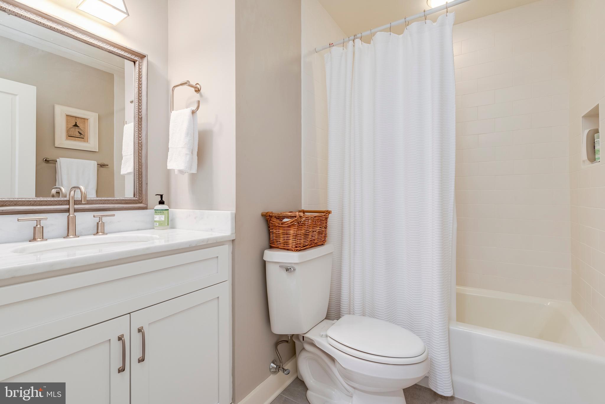 1310 Beachview Road Annapolis, MD 21403 - Photo 61 of 102 Guest Bath