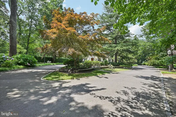 $1,695,000 | 12 Cove Road, Moorestown, NJ 08057