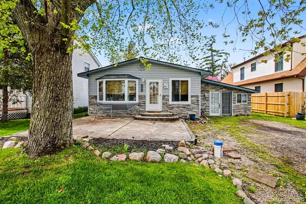 $350,000 | 1210 Sunrise Park Street, Howell, MI 48843