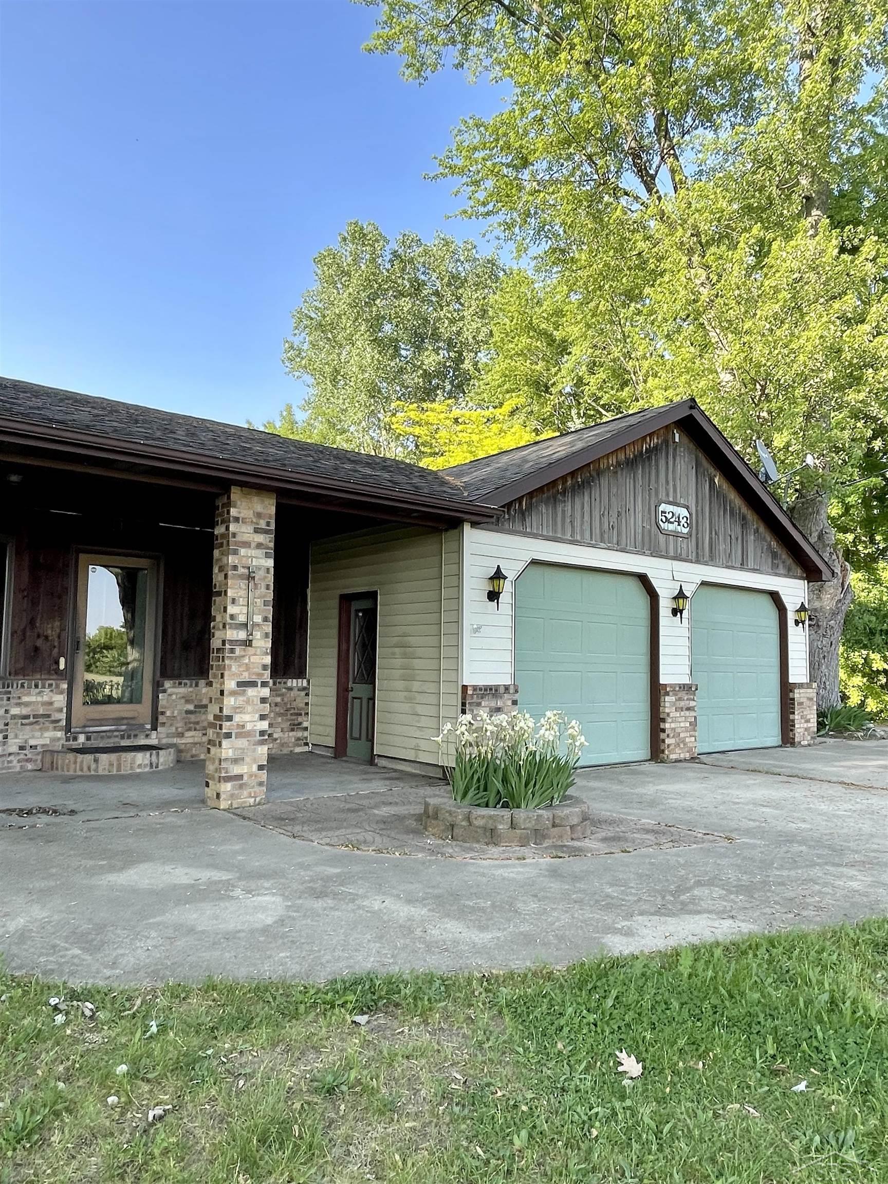 5243 Courtney Road Montrose, MI 48457 - Photo 3 of 65 50111117-2.JPG