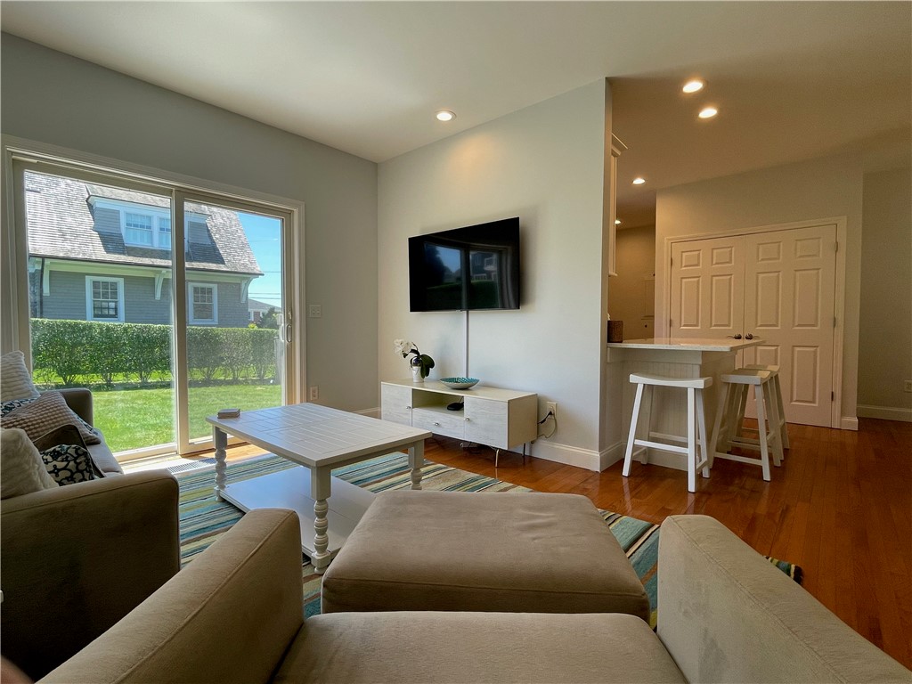 11 Hoover Road Middletown, RI 02842 - Photo 13 of 27