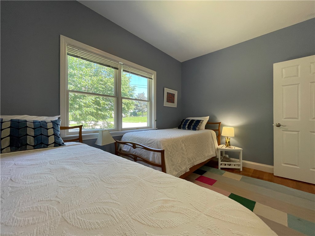 11 Hoover Road Middletown, RI 02842 - Photo 16 of 27 Guest room - twin beds