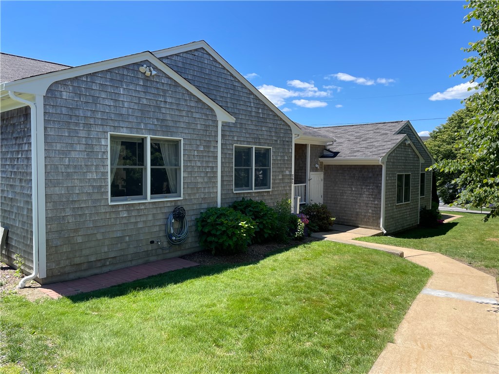 11 Hoover Road Middletown, RI 02842 - Photo 2 of 27