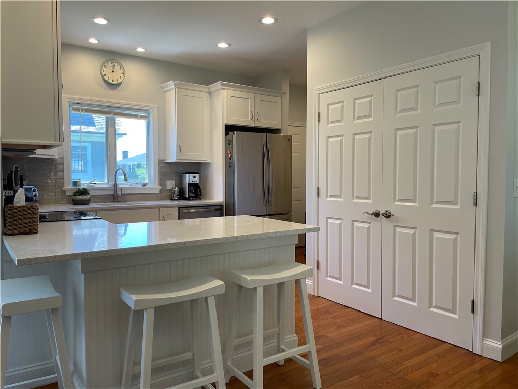 11 Hoover Road Middletown, RI 02842 - Photo 5 of 27