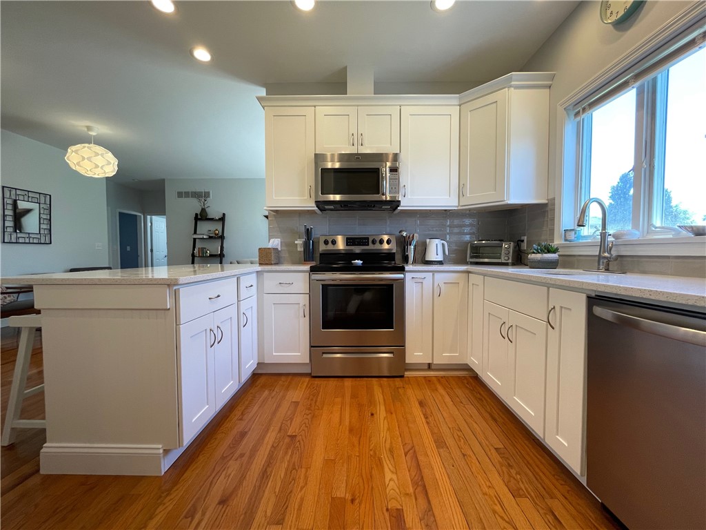11 Hoover Road Middletown, RI 02842 - Photo 6 of 27
