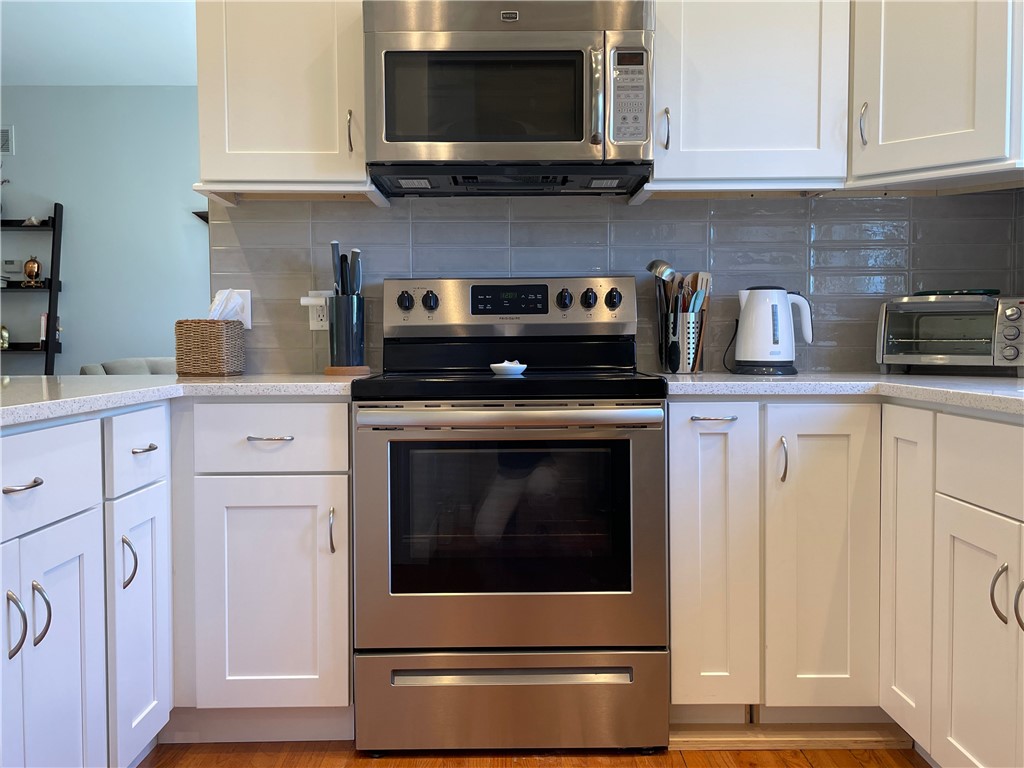 11 Hoover Road Middletown, RI 02842 - Photo 8 of 27