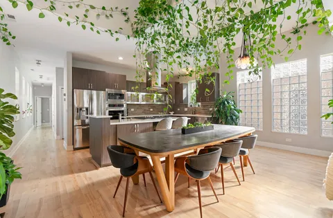 $649,000 | 817 North Winchester Avenue, Unit 3, Chicago, IL 60622