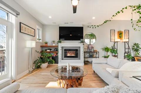 $649,000 | 817 North Winchester Avenue, Unit 3, Chicago, IL 60622