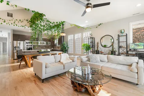 $649,000 | 817 North Winchester Avenue, Unit 3, Chicago, IL 60622