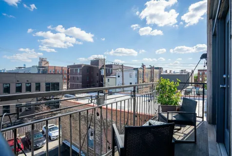 $649,000 | 817 North Winchester Avenue, Unit 3, Chicago, IL 60622