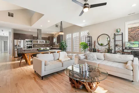 $649,000 | 817 North Winchester Avenue, Unit 3, Chicago, IL 60622