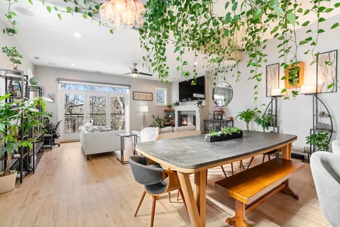 $649,000 | 817 North Winchester Avenue, Unit 3, Chicago, IL 60622