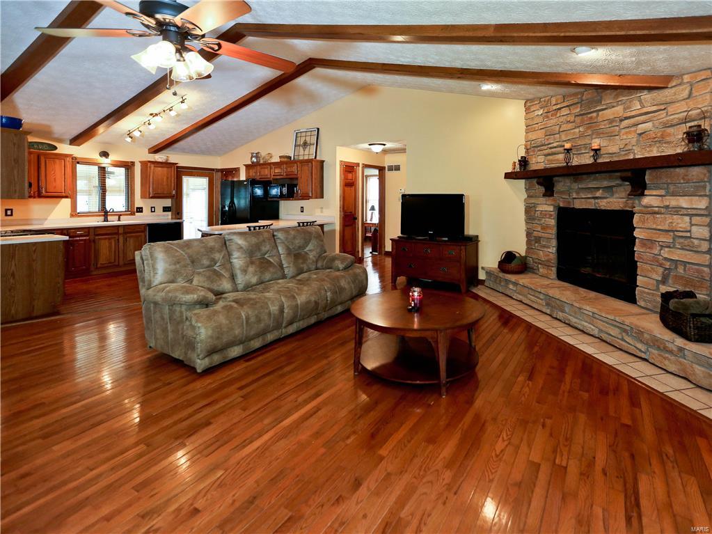 10660 Hickory Flat Road Highland, IL 62249 - Photo 8 of 38