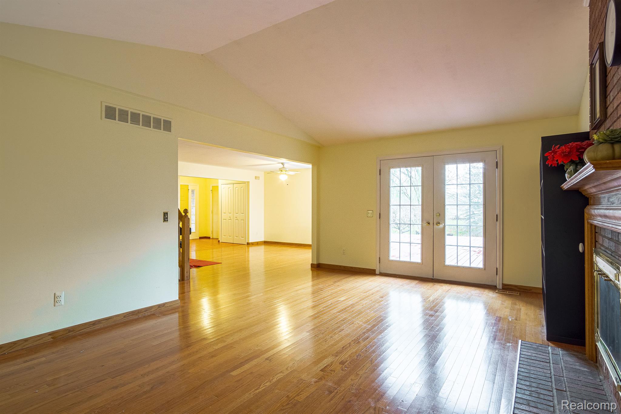 45622 Hanford Road Canton, MI 48187 - Photo 3 of 21 Gallery Image 3
