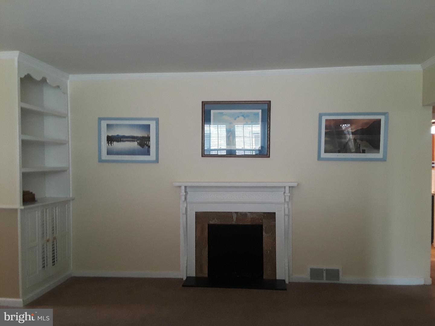 9224 Annapolis Road Philadelphia, PA 19114 - Photo 7 of 13 Living Room