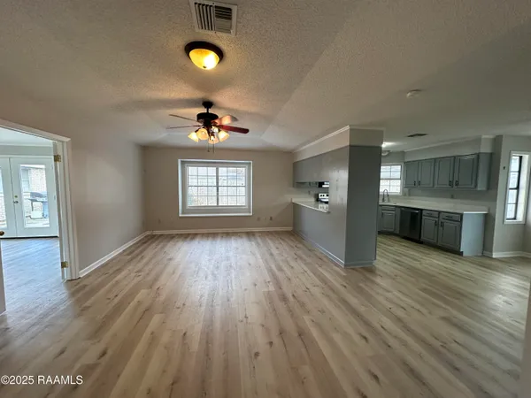 $2,400 | 107 Bellridge Drive, Lafayette, LA 70506