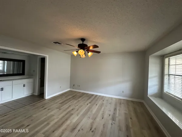 $2,400 | 107 Bellridge Drive, Lafayette, LA 70506