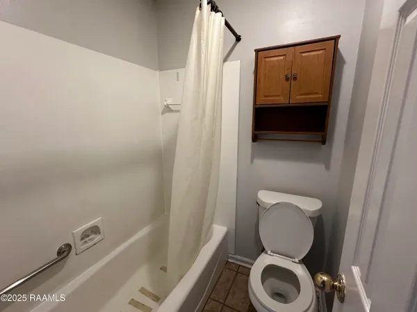 $2,400 | 107 Bellridge Drive, Lafayette, LA 70506