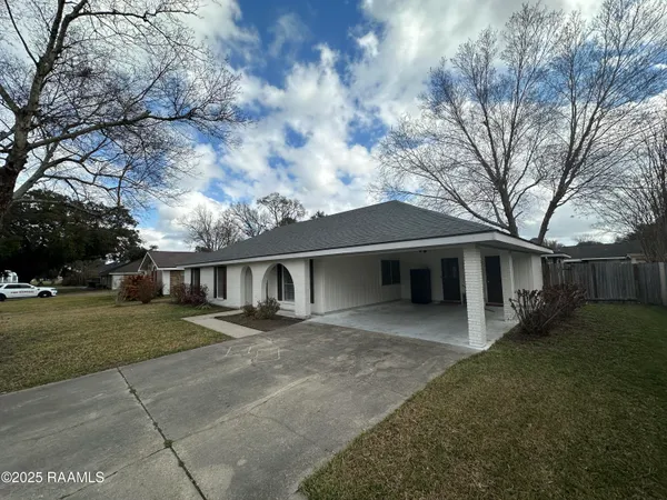 $2,400 | 107 Bellridge Drive, Lafayette, LA 70506