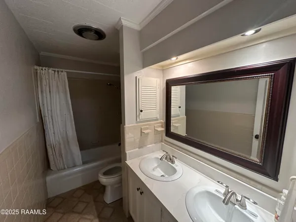 $2,400 | 107 Bellridge Drive, Lafayette, LA 70506