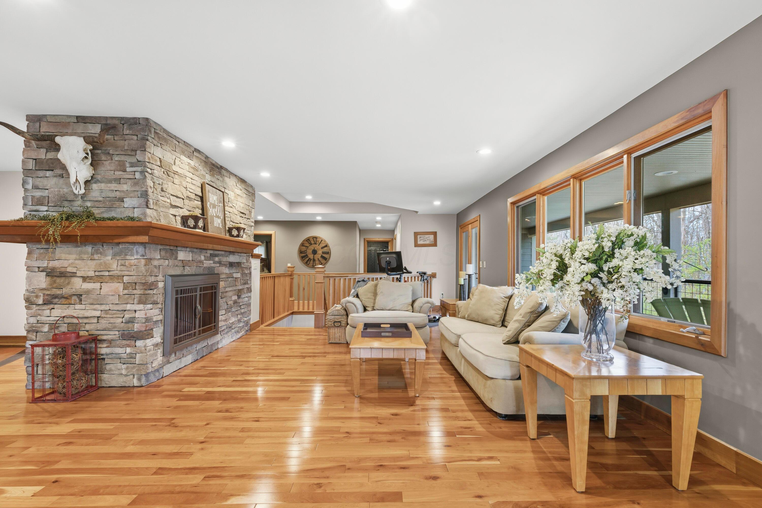 7860 Schott Road Westerville, OH 43081 - Photo 27 of 71 27. Living Room
