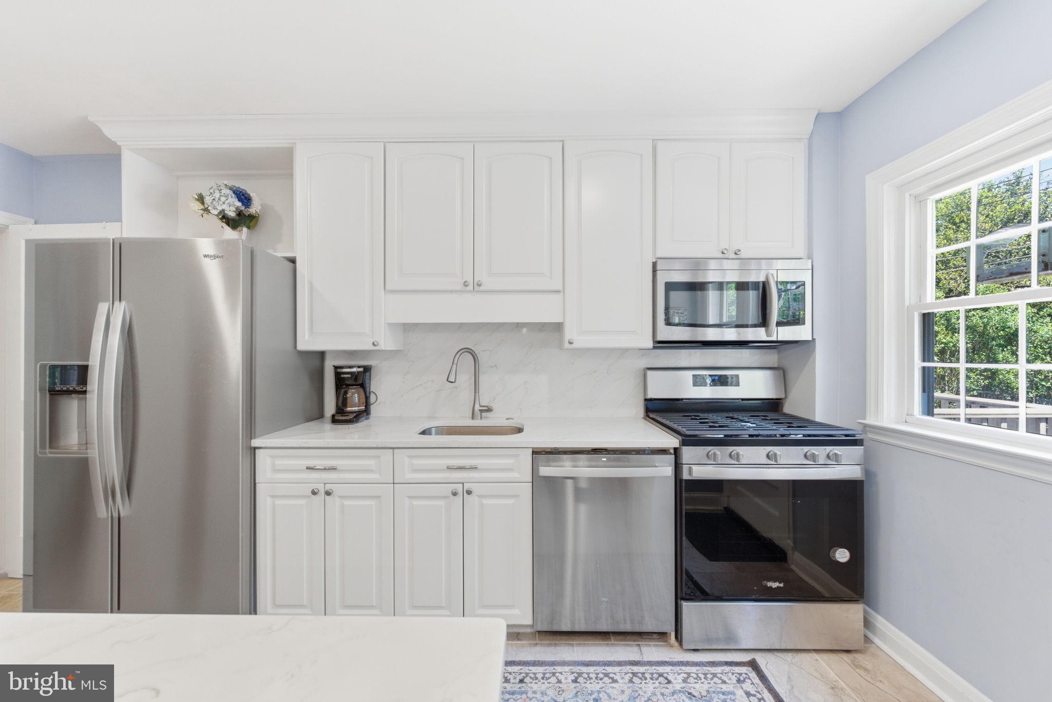 6467 Blenheim Road Baltimore, MD 21212 - Photo 11 of 61 ALL New Stainless Appliances
