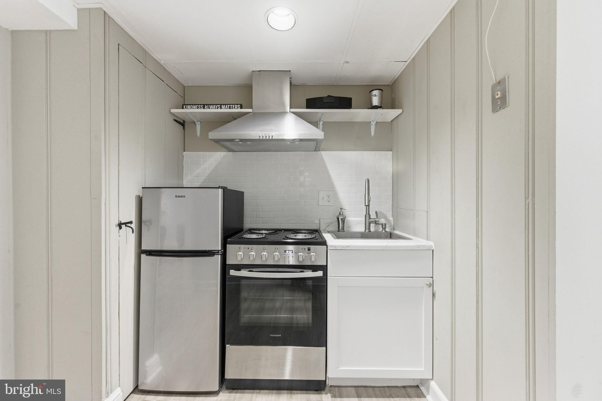 6467 Blenheim Road Baltimore, MD 21212 - Photo 33 of 61 Convenience for guests/potential tenant space