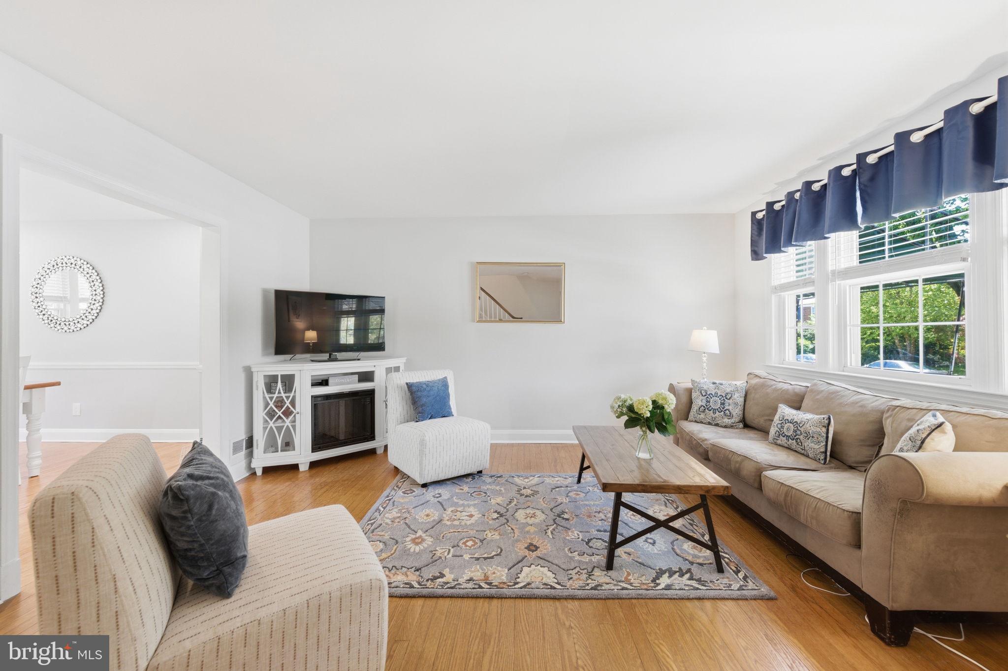 6467 Blenheim Road Baltimore, MD 21212 - Photo 6 of 61 Stylish Living Room - (16 x 15)