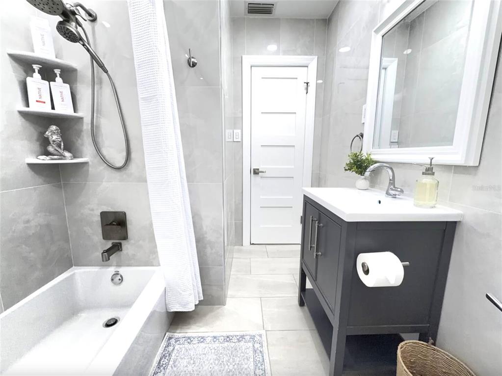 2238 Clematis Street Sarasota, FL 34239 - Photo 11 of 17