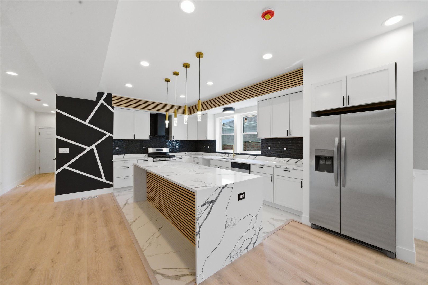 939 North Harding Avenue Chicago, IL 60651 - Photo 6 of 27
