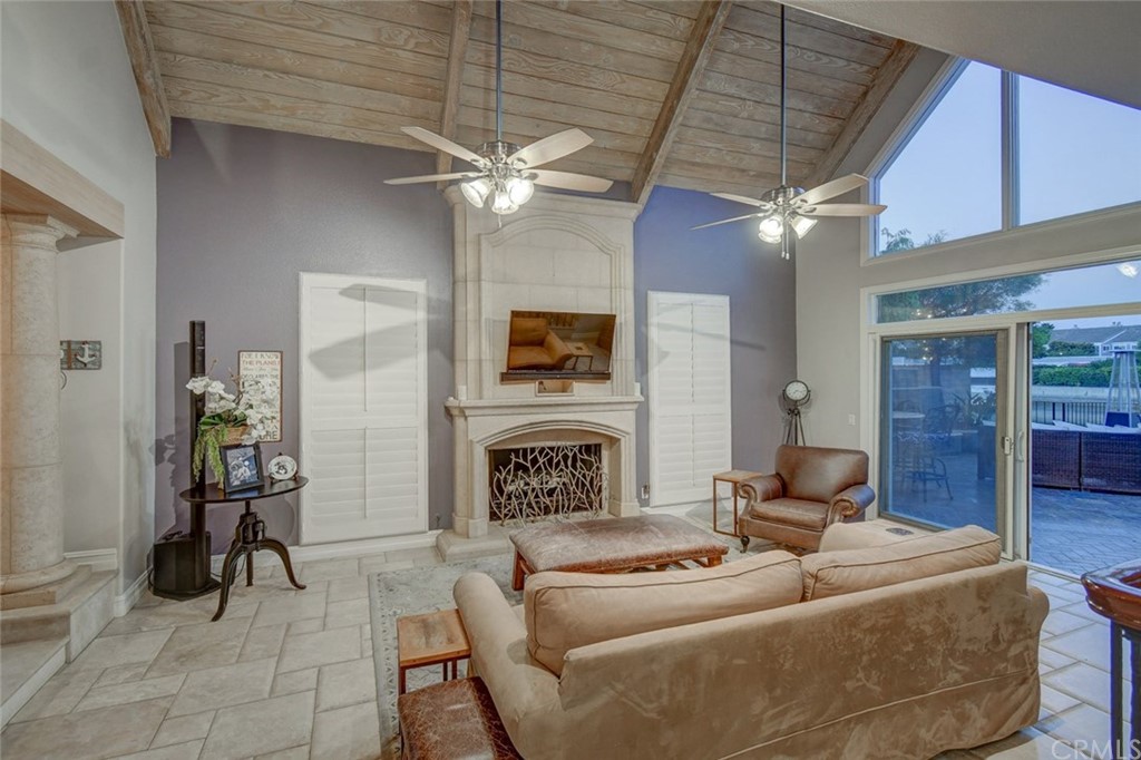 3901 Aruba Circle Huntington Beach, CA 92649 - Photo 6 of 56 Living Room