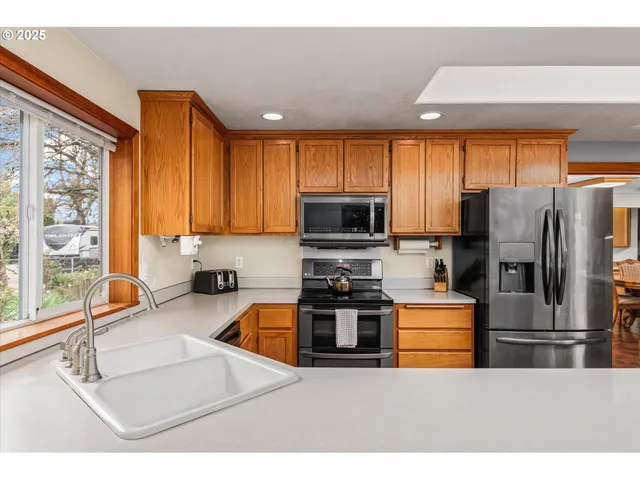 $699,000 | 91033 Water Street, Coburg, OR 97408