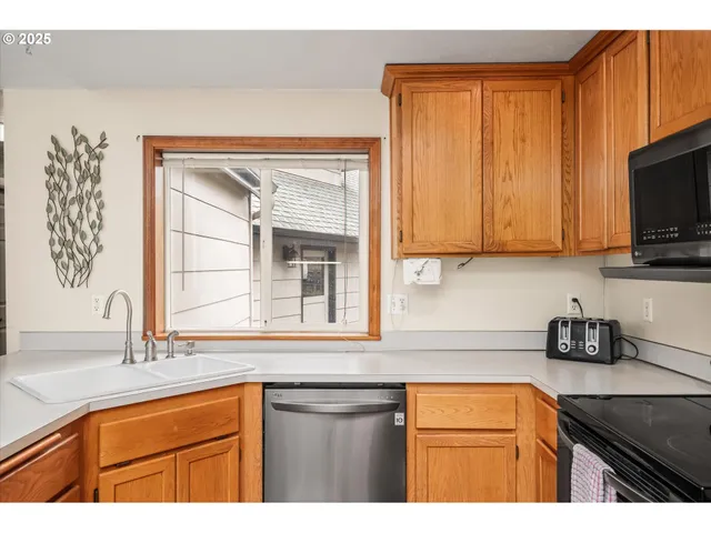 $699,000 | 91033 Water Street, Coburg, OR 97408