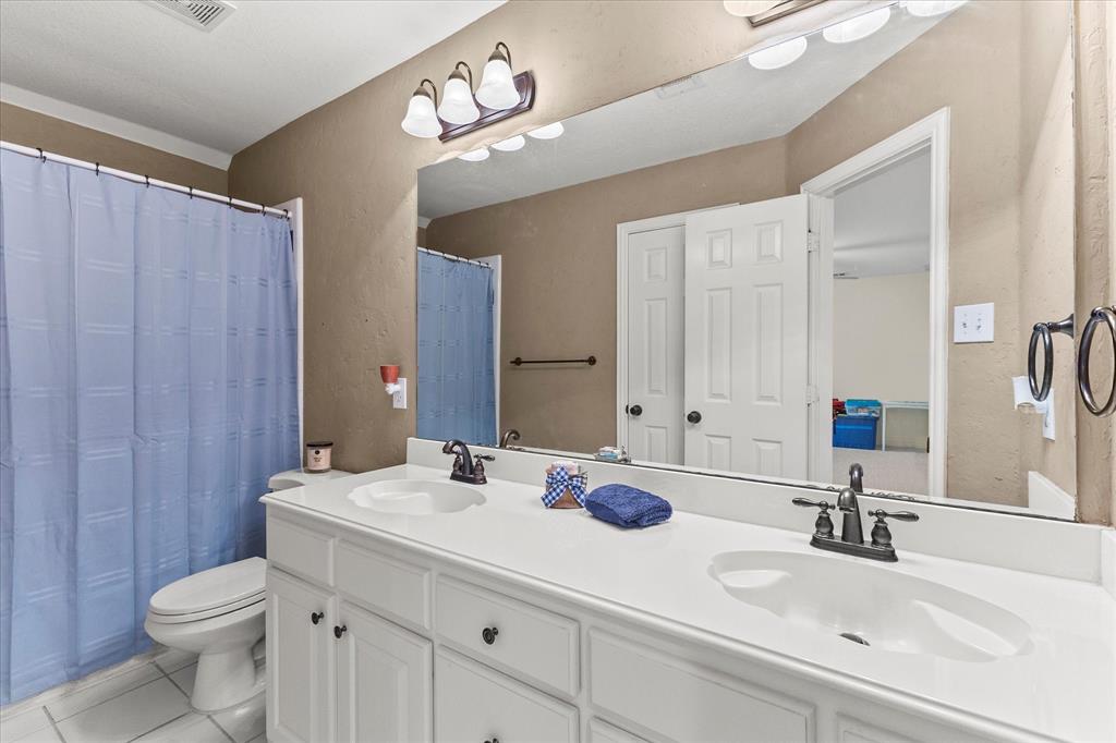 425 Chippendale Drive Heath, TX 75032 - Photo 21 of 37 a bathroom with a sink and a mirror