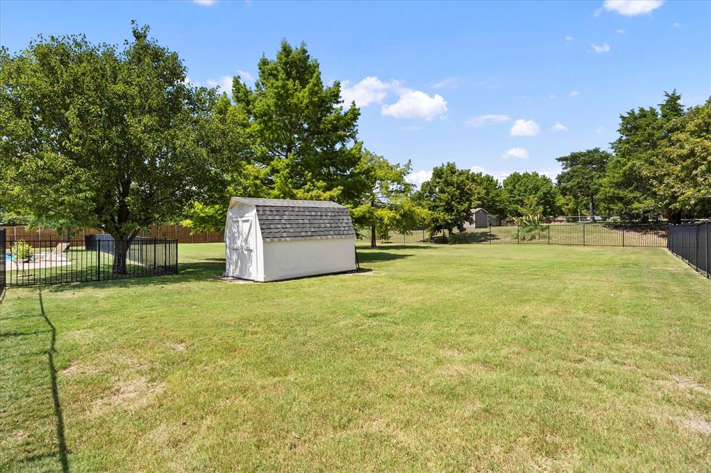 425 Chippendale Drive Heath, TX 75032 - Photo 28 of 37 a backyard of a house with lots of green space