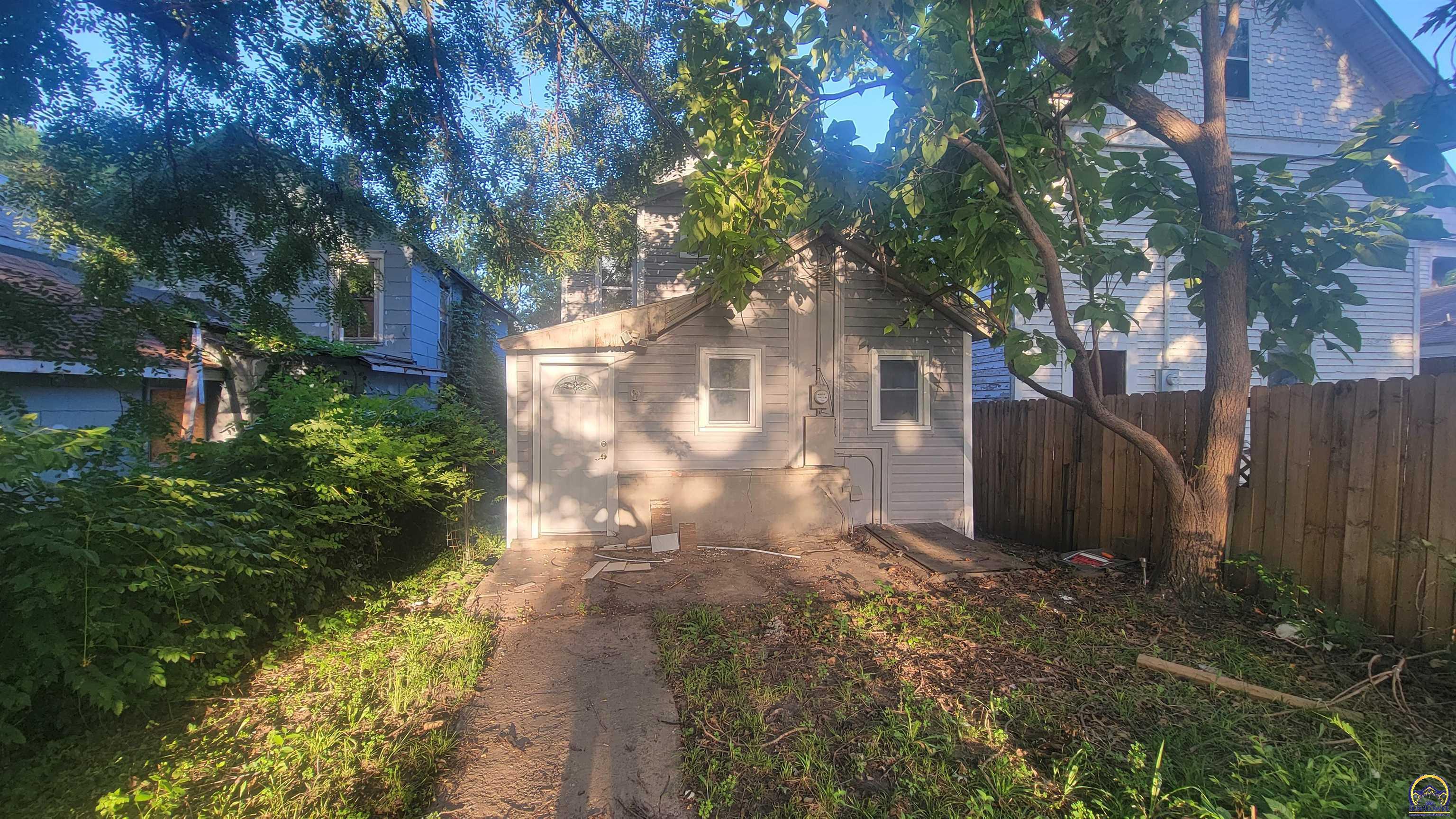 223 Southwest Harrison Street Topeka, KS 66603 - Photo 2 of 10