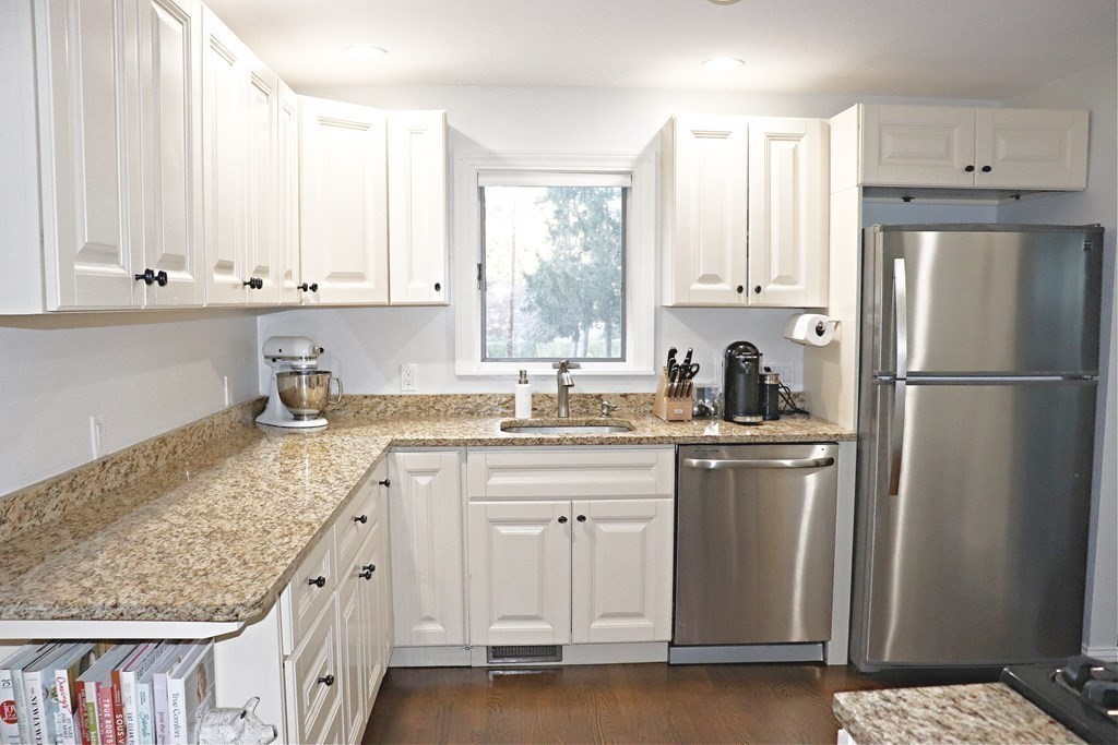 23 Carleton Road Hingham, MA 02043 - Photo 4 of 29 Gallery Image 4