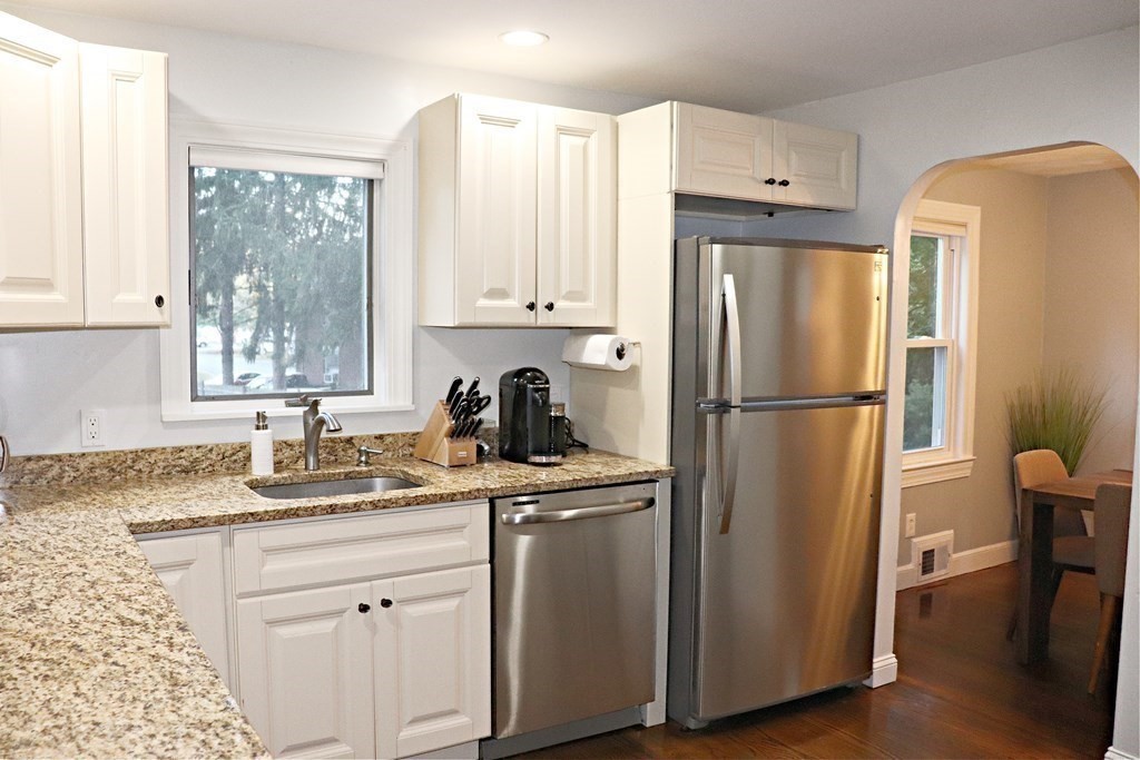 23 Carleton Road Hingham, MA 02043 - Photo 5 of 29 Gallery Image 5