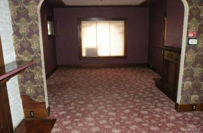 7091020110 Living Room.JPG