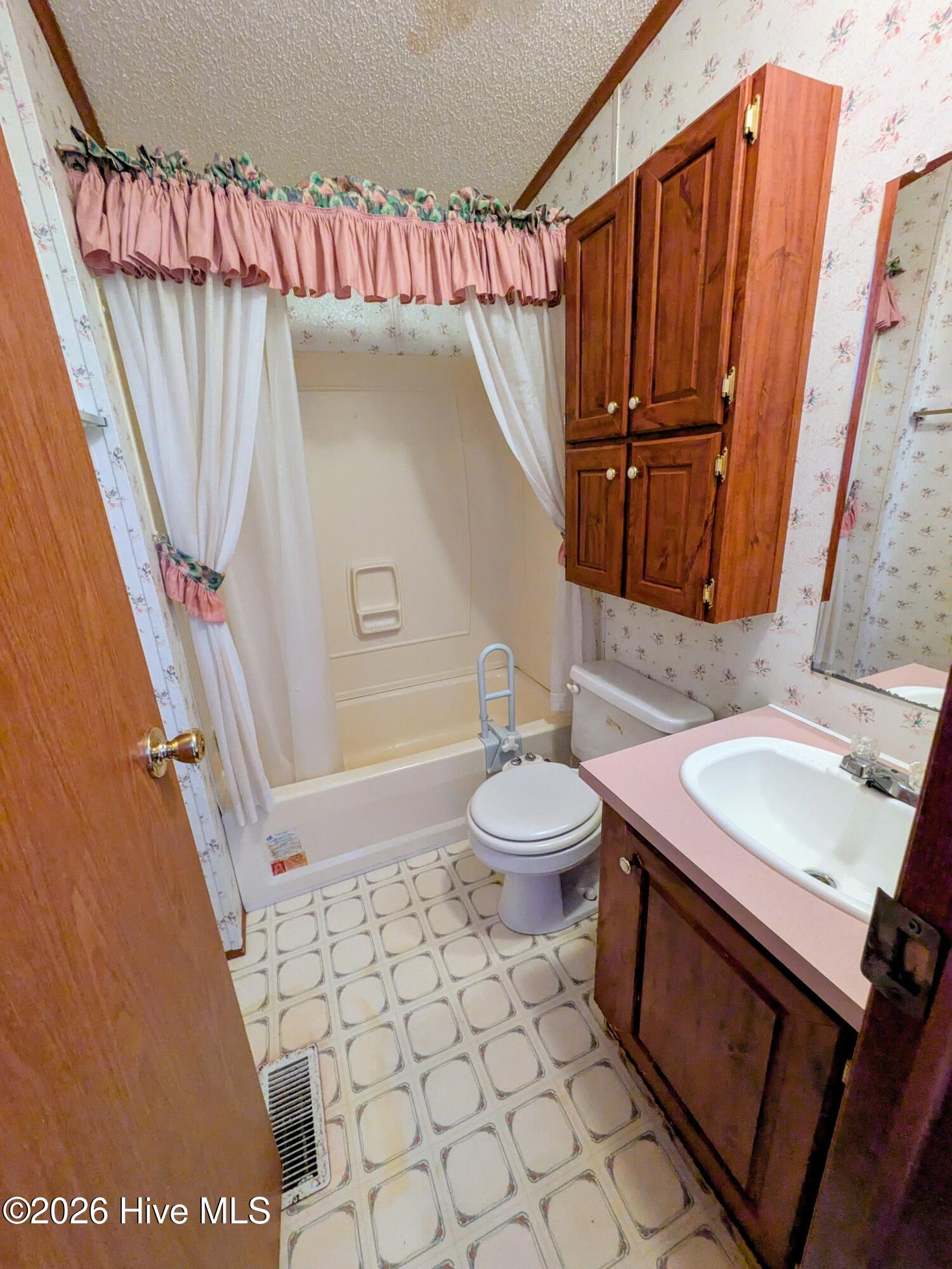 3120 Mobleys Bridge Road Grimesland, NC 27837 - Photo 10 of 15 Hall Bath
