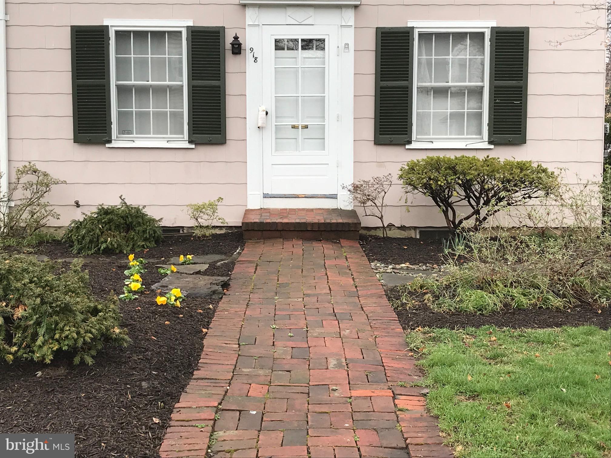 918 Litchfield Road Baltimore, MD 21239 - Photo 4 of 24 Charming and well maintained