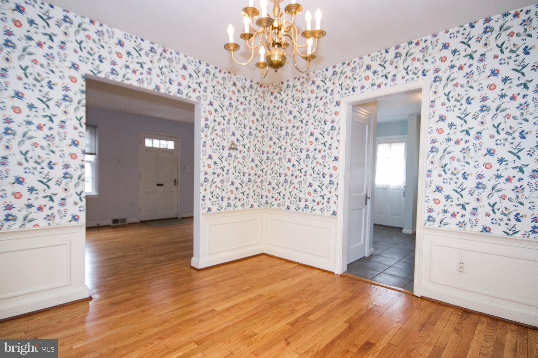 918 Litchfield Road Baltimore, MD 21239 - Photo 8 of 24 Dining Room- bright and sunny!