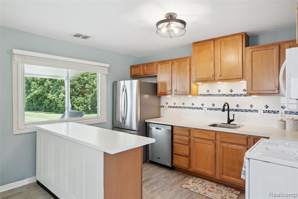 39248 Wade Road Romulus, MI 48174 - Photo 8 of 40