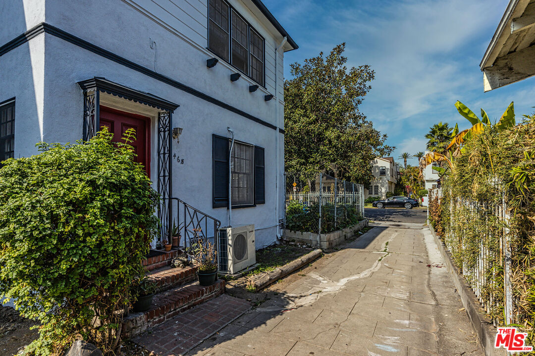 1746 Crenshaw Boulevard Los Angeles, CA 90019 - Photo 8 of 23